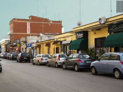 Mungivacca � Siamo ora al limite con il paese di Triggiano, dove troviamo Mungivacca, frazione un tempo staccata dal tessuto urbano di Bari. Nata alla fine degli anni 40 con alcune basse case popolari color mattone, negli ultimi decenni � stata caratterizzata da un importante sviluppo edilizio